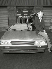 voir serie La Saga DeLorean : Destin d'un magnat de l'automobile saison 1