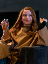 voir serie Inventing Anna saison 1