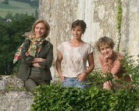 voir serie 3 femmes... un soir d'été saison 1